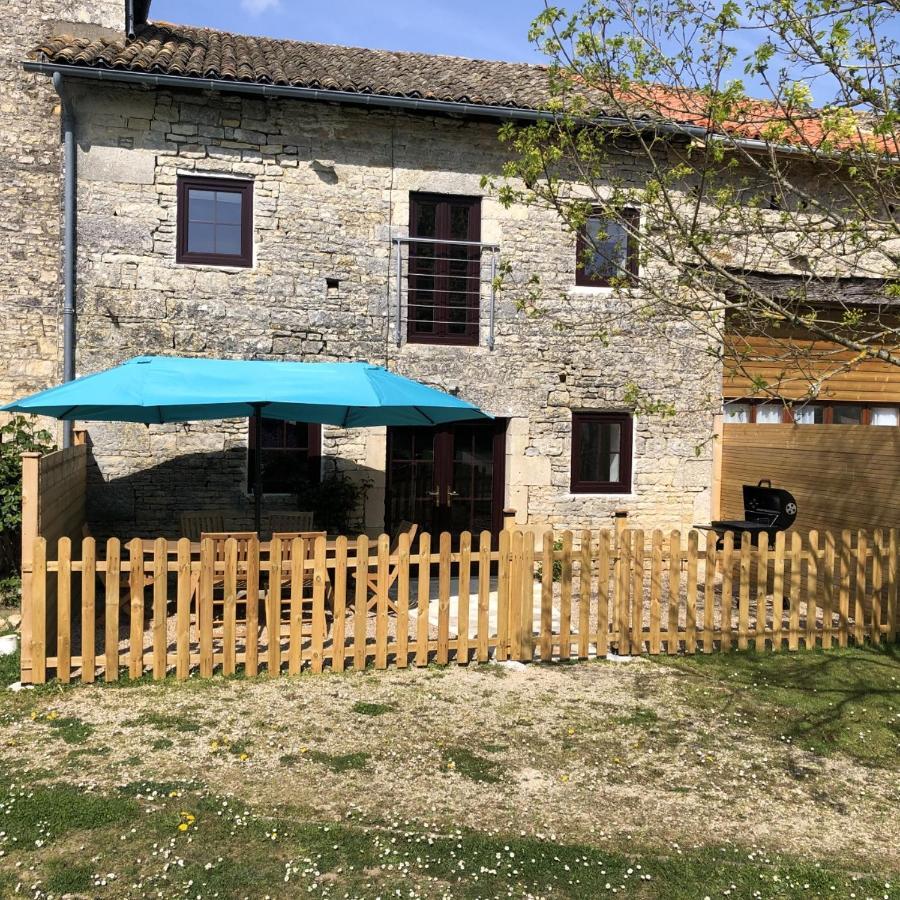 Blacksmiths Cottage In Blanzay - 3 Beds Exterior foto